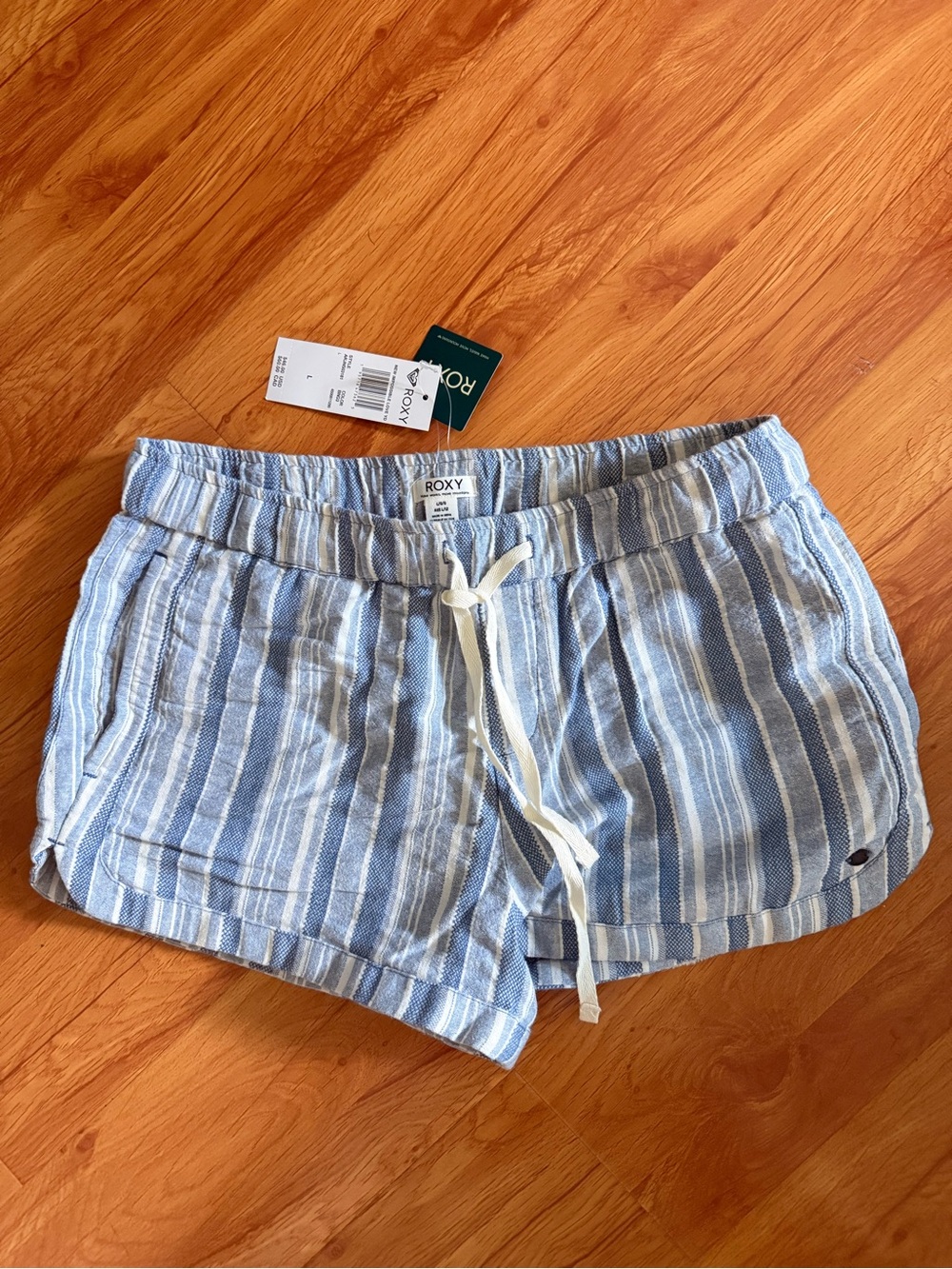 Roxy Women's Light Blue and White Striped Shorts L NWT